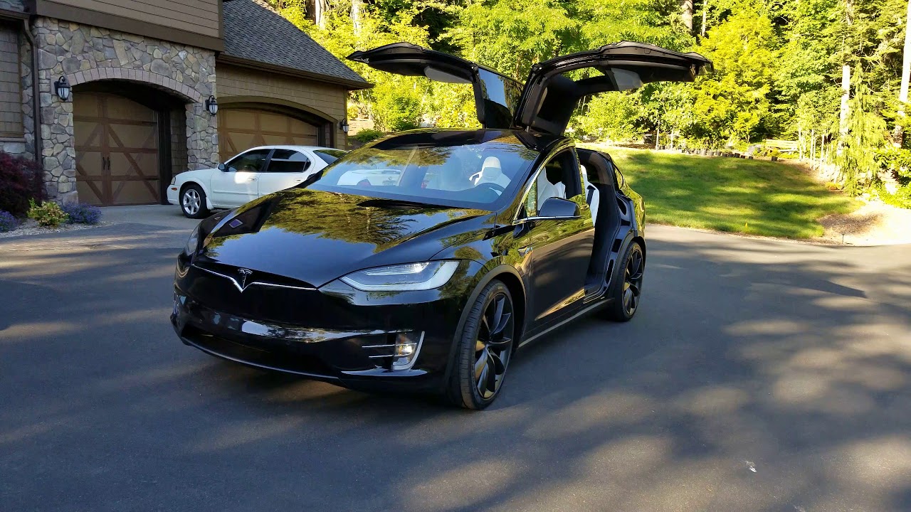Tesla Model X 100D presenting a Christmas light show!!! YouTube