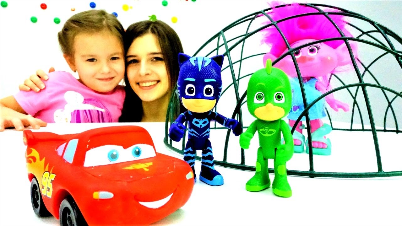 Герои в масках и миньоны играют вместе. Новые видео игры онлайн.