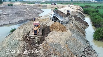 WONDERFUL SHOWING SKILLS BULLDOZER MOVING SOIL DUMP TRUCK UNLOADING SOIL