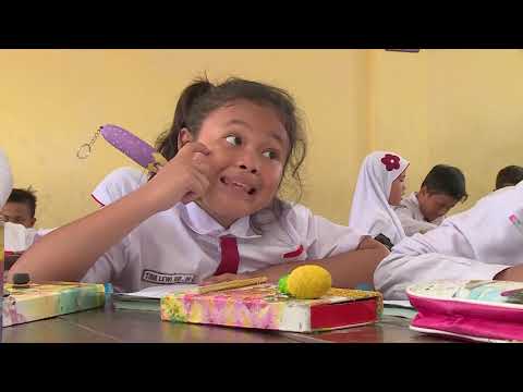 Video: 3 Cara Mengajar Anak-anak Memakai Cermin Mata