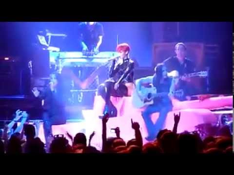 Rihanna Singing Airplanes 