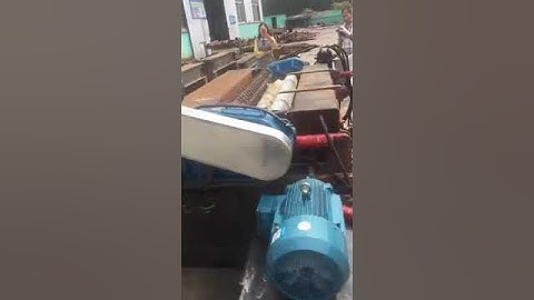 Log debarker machine with crushing