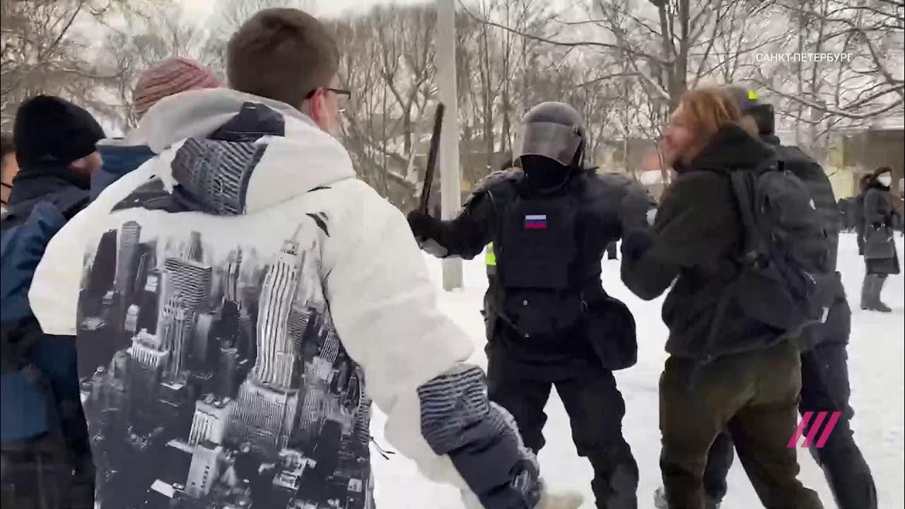 Видео нападения на губернатора. Нападения на мирных граждан. Россияне на митинге.