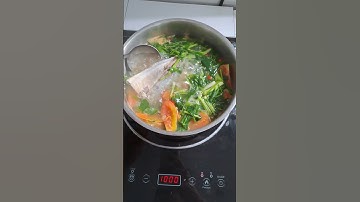 canh cà chua cá ngân gồm cà chua xắt miếng cá ngân  rau niêm rau cần nước hành lá ngò rí