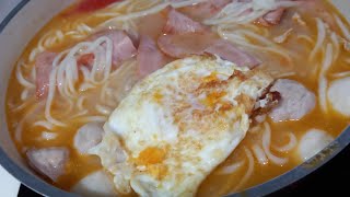 Simple Lunch Namin Ng Alaga Ko Dahil Ayaw Gumana Ng Rice Cooker / #Noodles #Ofw #JHEVLOG