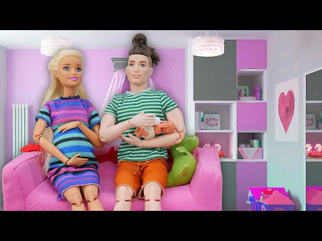 Barbie grávida reforma o quarto para o bebê! Novelinha de Barbie e sua  família em português 