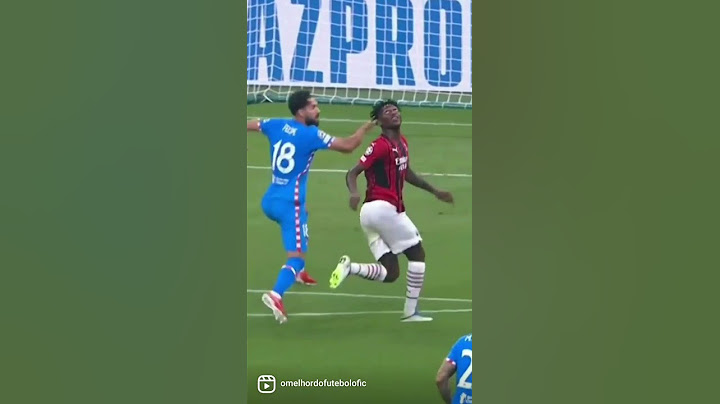 Rafael Leão do Milan dá uma bicicleta e quase marca um GOLAÇO.