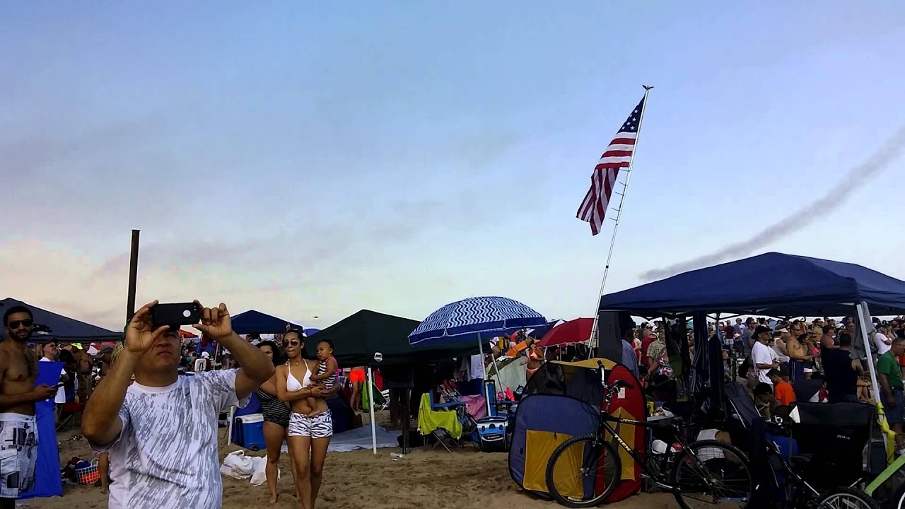 Blue Angels sneak pass, Chicago 2015 YouTube