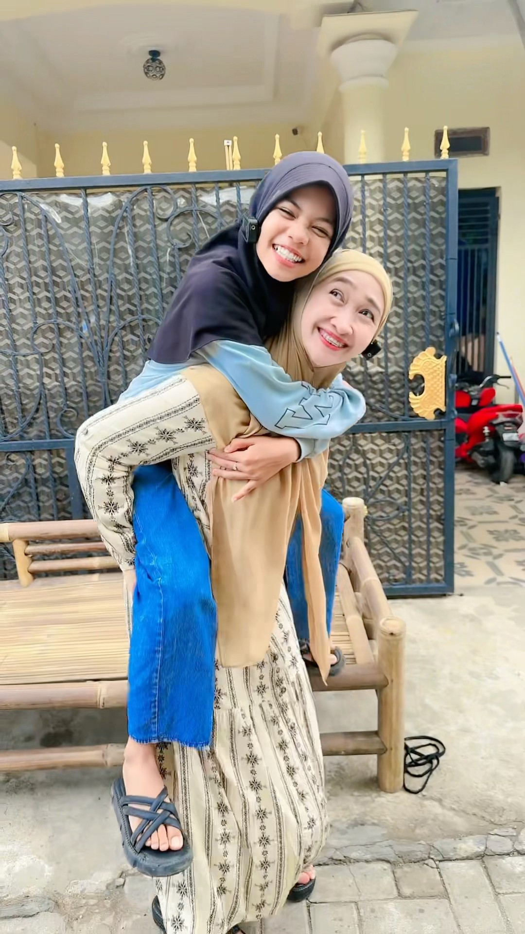 WAKTU KECIL KALIAN PERNAH DIGENDONG SIAPA NI