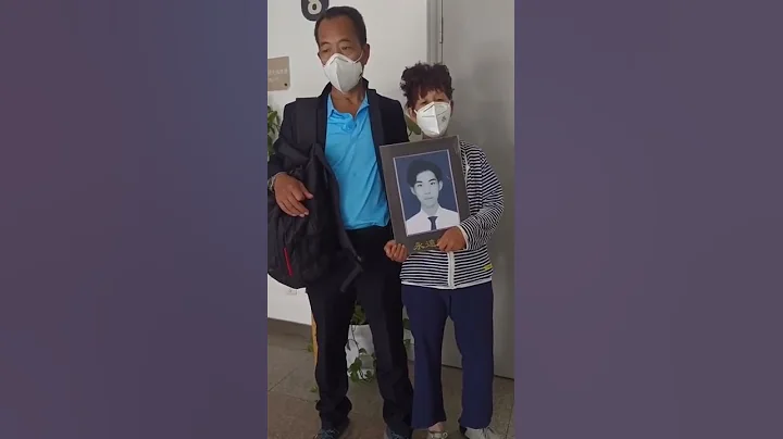 山东艺术学院高彦自杀：被同学孤立，被老师打压，一个年轻的生命就这样活活被老师逼死，高彦死后，全班同学发视频支持老师，学校给全班保研帮老师说话，老师和学校态度的令人心寒！ - 天天要闻