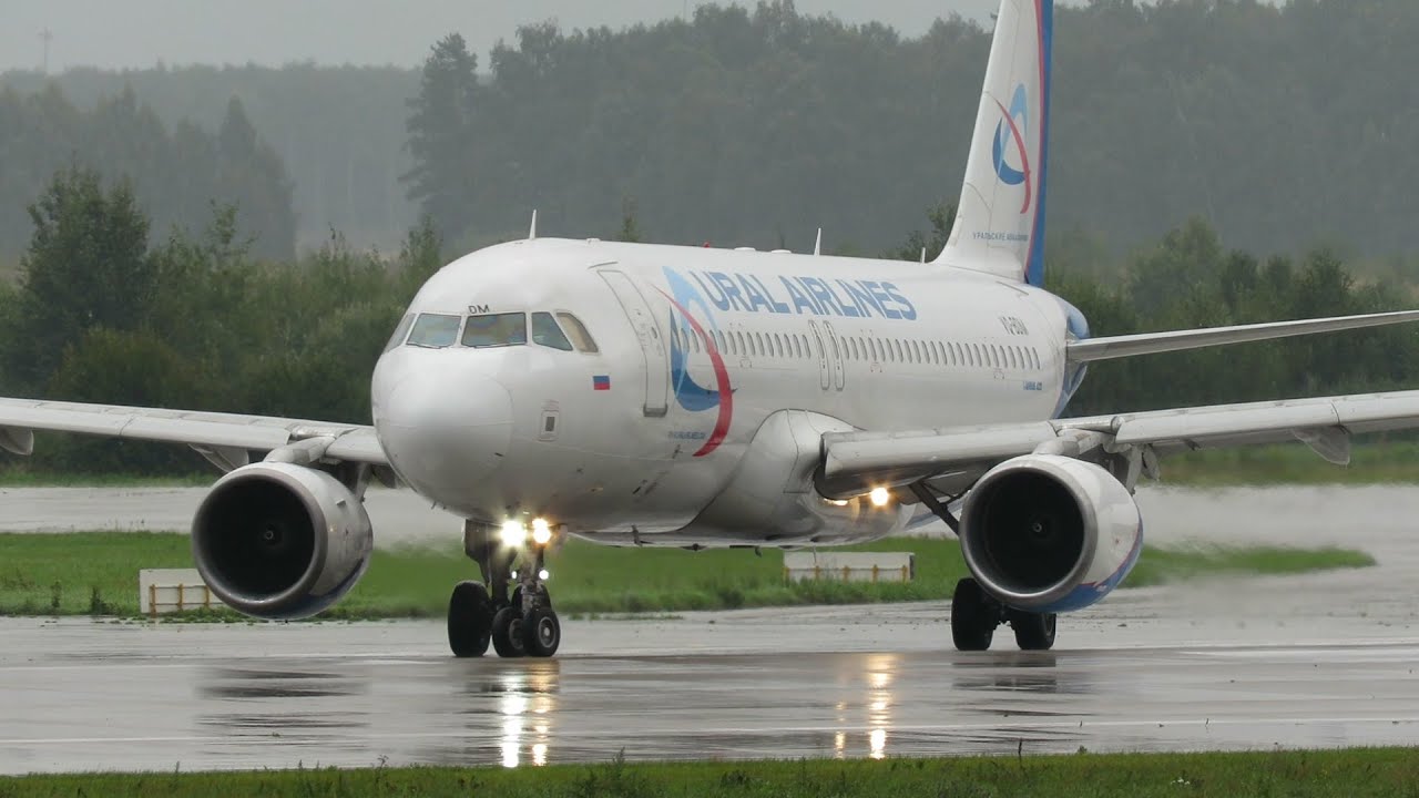 Проливной осенний дождь, "мокрые" взлеты и посадки, Домодедово 01.09.21 ...