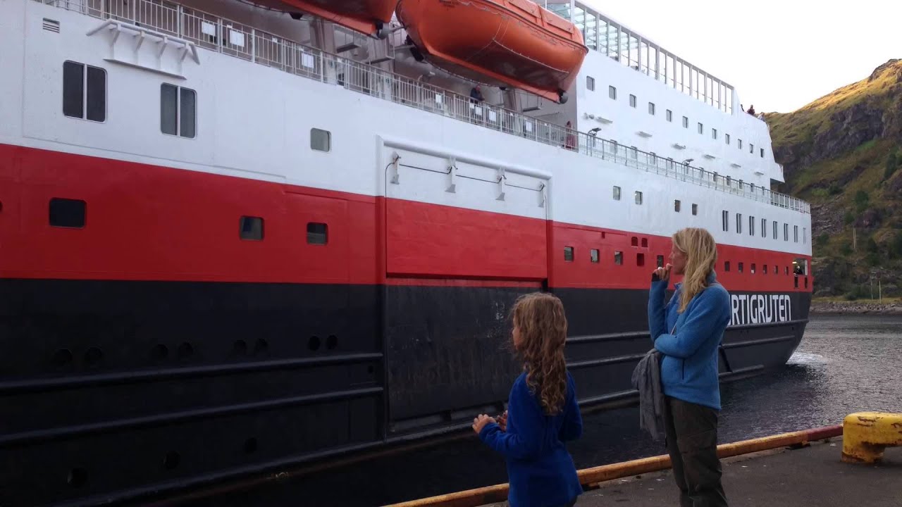 Hurtigruten parking in Stamsund, time lapse