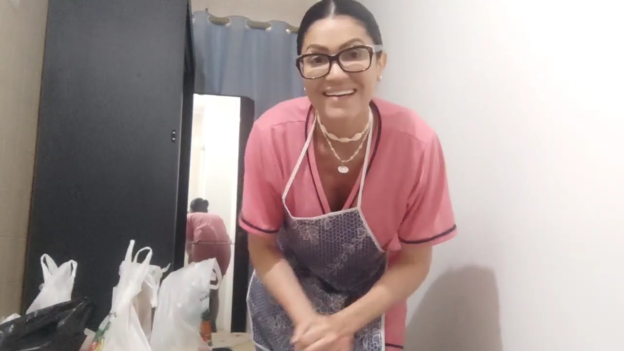 Я пошла на рынок и купила товары, которые продавались со скидкой...