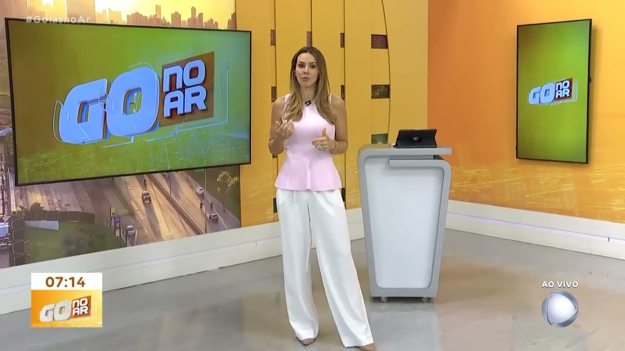 Karen Proto, esposa do delegado Dannilo Proto, está usando tornozeleira eletrônica