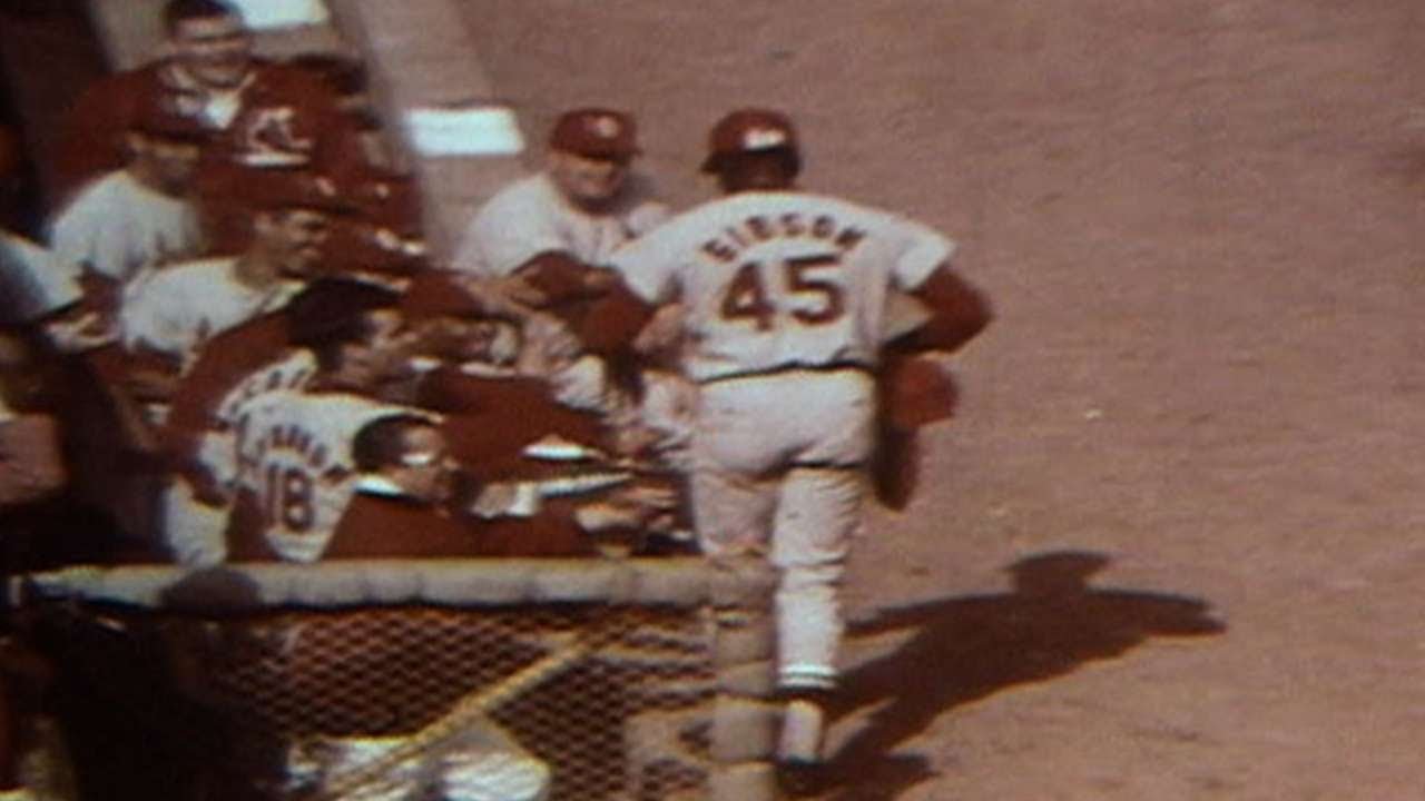 1967 WS Gm7: Bob Gibson homer gives Cards 3-0 lead 