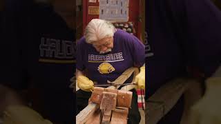 Heres how Native American lacrosse sticks are carved. #lacrosse #crafts #lacrossesticks