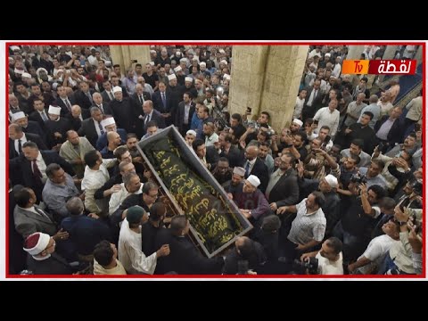 مشهد مهيب الآلاف يشيعون جنازة الدكتور أحمد عمر هاشم من داخل الجامع الأزهر