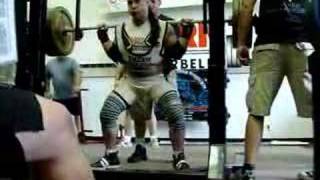 Brian Crowe Squating 665lb weigh 165lb