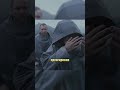 Монстры окружили их и они не могут выбраться.