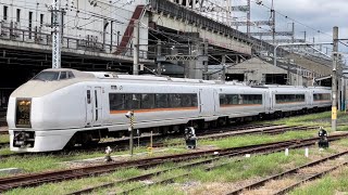 【651系OM204編成  OM出場回送】JR東日本651系1000番台ｵｵOM204編成が力強い空笛を鳴らしてOM構内の建屋内を出庫発車するシーン（構回8613M）2022.9.9