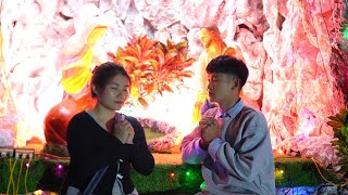 Download Lagu De eerste kerst van Thanh en Ly Tieu Isa samen - Een wens voor eeuwige liefde. MP3