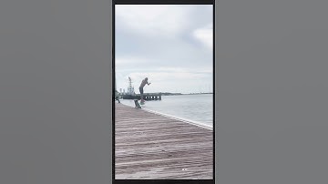 Hydrofoil dock start