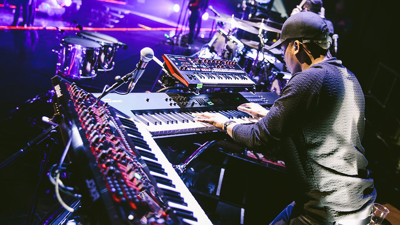 Kola Bello on the Roland Keyboard Rig powering the Ellie Goulding Delirium tour YouTube