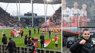 FC Utrecht - Fortuna Sittard Met een speler het veld op /GY