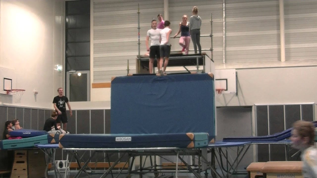 Superkids Trampoline Act Zilver & Max YouTube