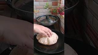 Gujarati vs Punjabi roti #yutubeshorts #vairlvidoe