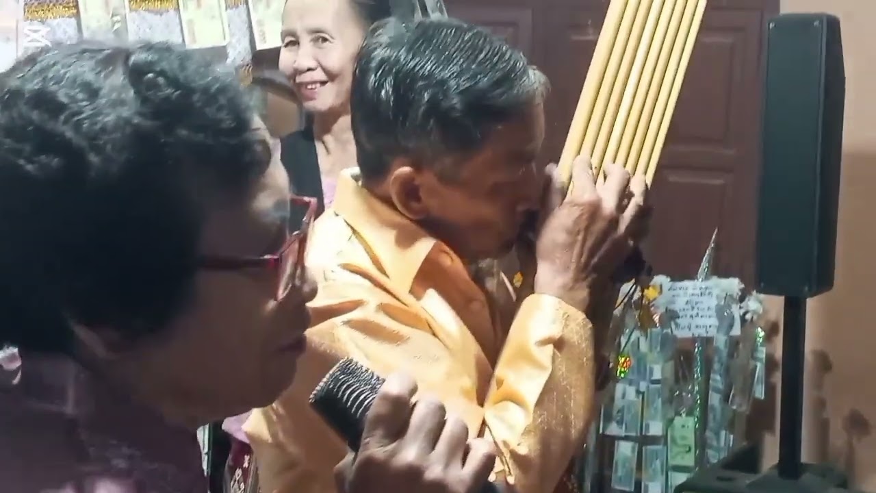 ຟັງແລ້ວຂົນຄີງແຕກລຳລ່ອງໂອຍພອນເຈົ້າພາບ #ขนคีงลุ่ก #น้ำเสียงเพราะมาก