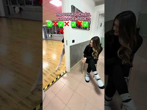 L’insegnante Angelica indovina dal collo del piede le sue allieve! #shorts #challenge