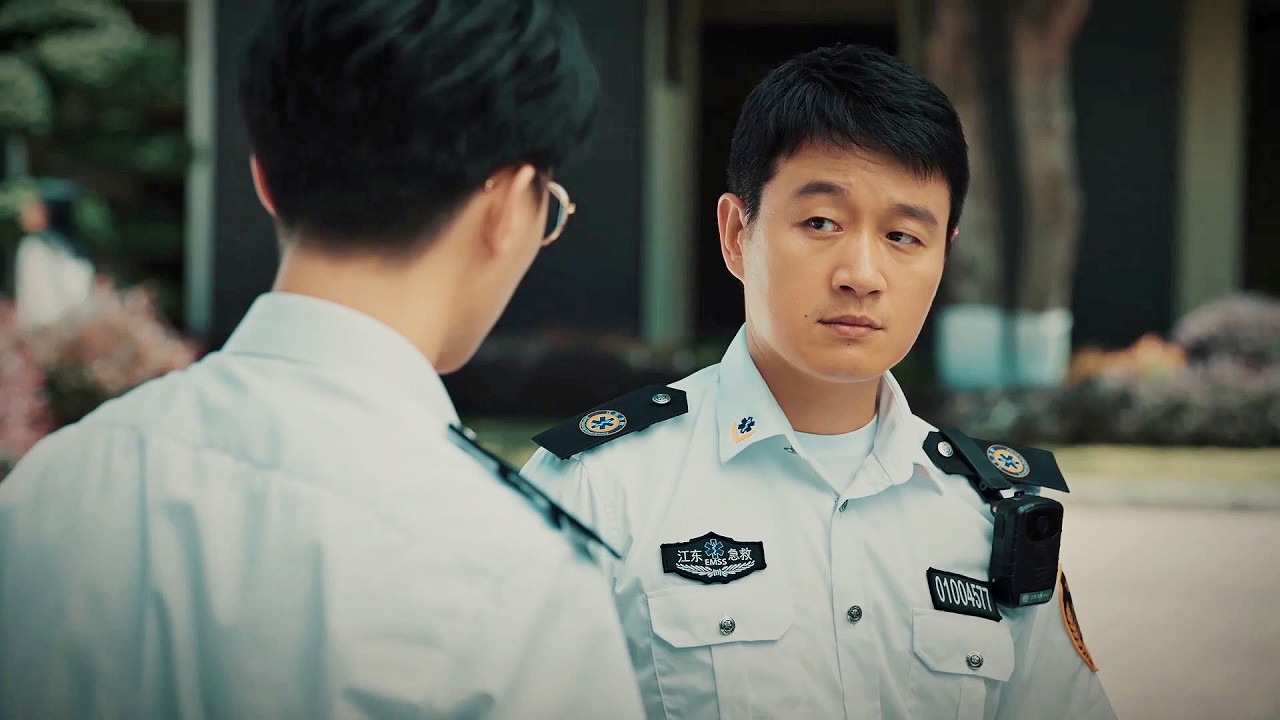 【最新電影】老人已宣告死亡，男人卻對遺體搶救一小時，奇蹟突然發生！｜情感｜陸劇｜movie