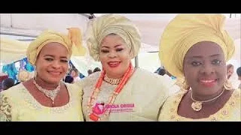 AGBELOBA....ALHAJA ABIMBOLA KOMOLAFE ON STAGE WITH OBESERE AS SHE BECOMES IYALAJE OF IKOLA LAND.