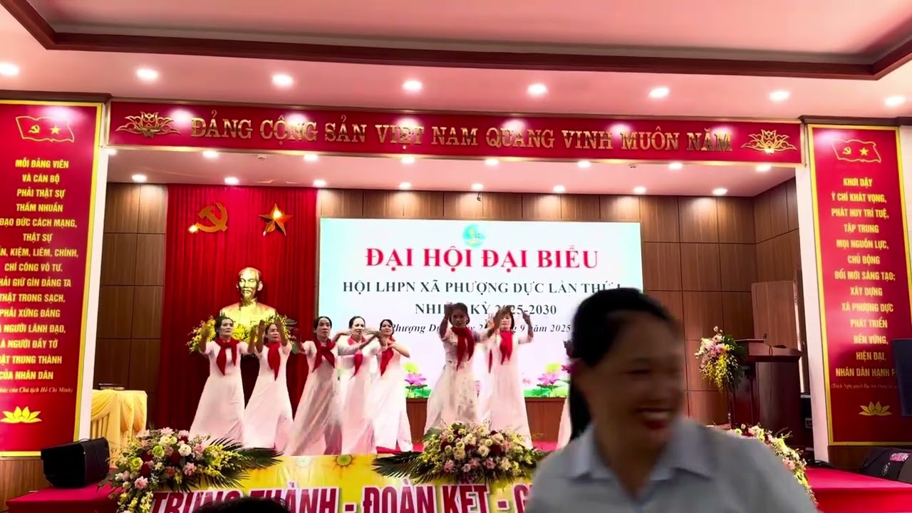 Việt nam tự hào viết tiếp tương lai 