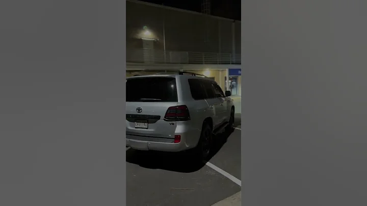 2008 Toyota Land Cruiser with 300 series lights