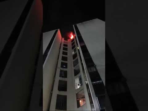 Incendio en el Conjunto Residencial El Placer, en Valles de Camoruco (Valencia, Carabobo)