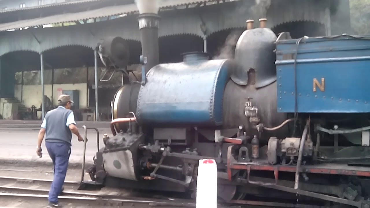Steam injun in Darjeeling - YouTube