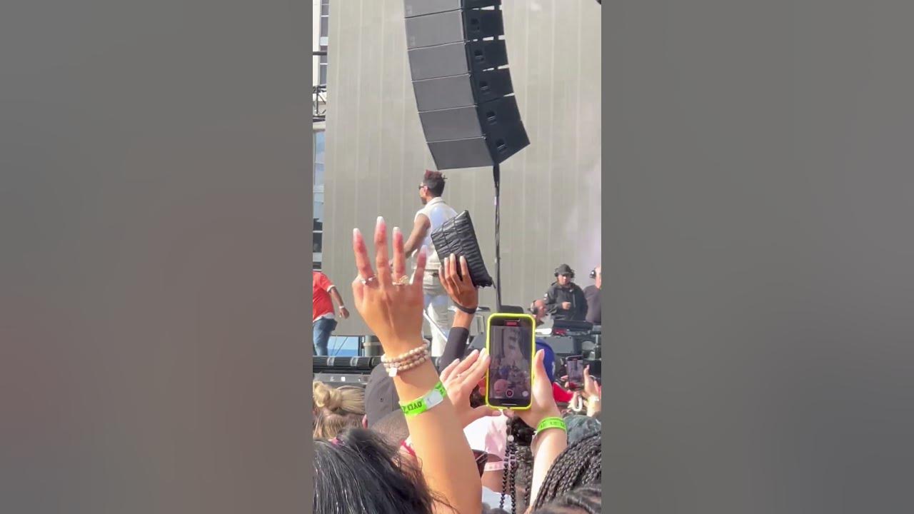 One spliff a day keep the evil away 🎶 #miguel #loversandfriendsfestival - YouTube