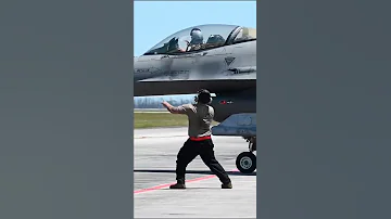 Viper Pilots Crew Chief 