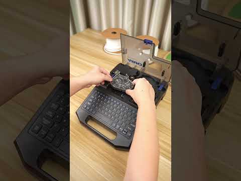 Принтер UKRMARK 550B з АКБ для друку на кембріках, термозбіжних трубках, етикетках, видео 4