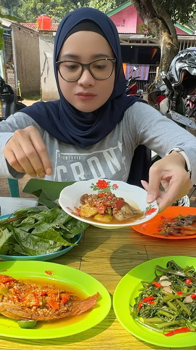 Tempat makan ala desa di cileungsi nih cuman ada di warung pojok ibu aban #kuliner