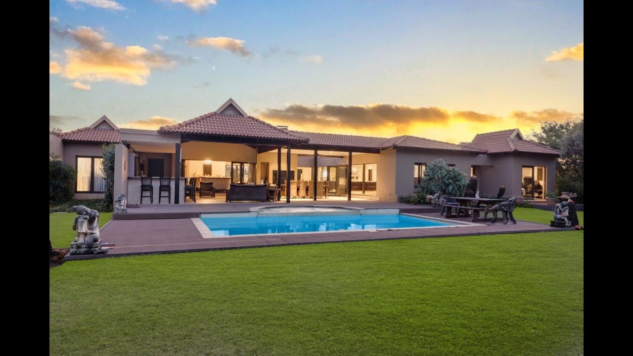 Amazing Lakeside property For Sale in Blair Atholl Golf Estate, South