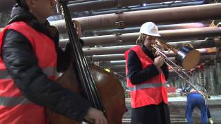 In de Noord/Zuidlijn | Nederlands Blazers Ensemble
Noord/Zuidlijn Amsterdam
basstrombone: Brandt Attema
double bass: Wilmar de Visser
Nederlands Blazers Ensemble
https://www.nbe.nl
Follow NBE:
NBE Youtube: https://www.youtube.com/NBEtube
NBE Instagram: https://www.instagram.com/deblazers/
NBE Facebook: https://www.facebook.com/Nederlands-Blazers-Ensemble-NBE-127021800704339/?fref=ts In de Noord/Zuidlijn | Nederlands Blazers Ensemble