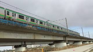 【東海道線×多摩川】15両編成のE231&E233系が、多摩川の鉄橋ですれ違う。