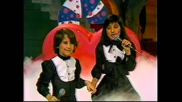 Mia y Matias Juguemos a Cantar Un Pais De Color Caramelo