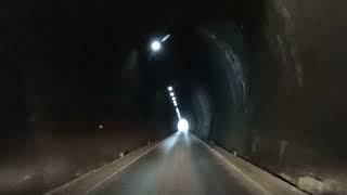 Túnel carretero mas largo atravesando la cordillera las raices.