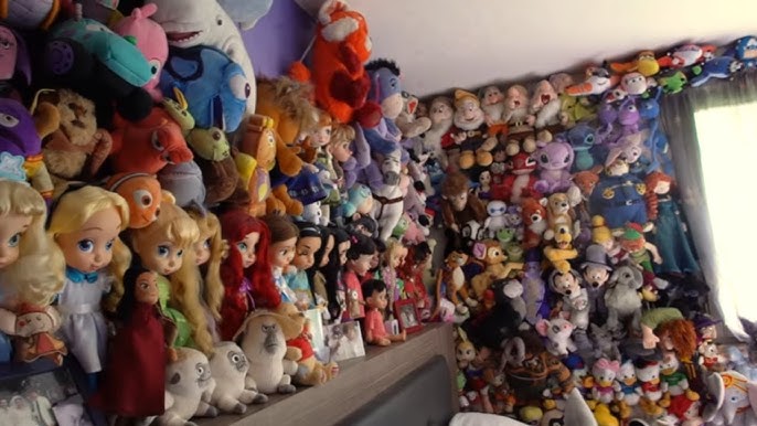 Elle collectionne les peluches Disney depuis toujours