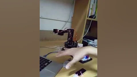 Robotic arm controlled by Leap Motion Arduino Processing