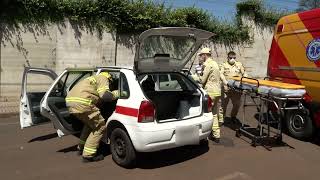Colisão envolve dois automóveis em Pato...